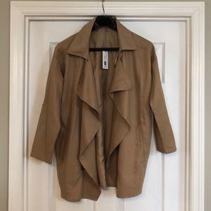Light tenchcoat